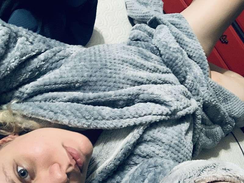 All cozy in my new bathrobe 🥰