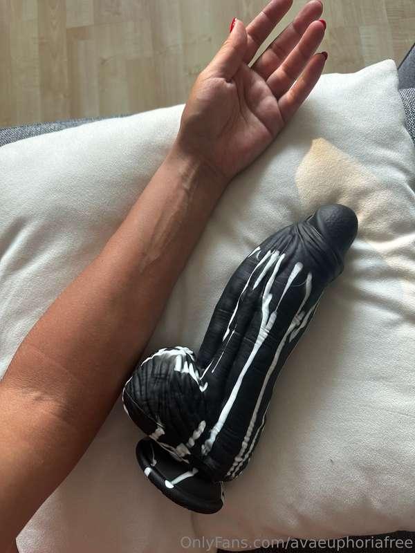 Wanted to test this one in my ass 😈 This is not even the big..