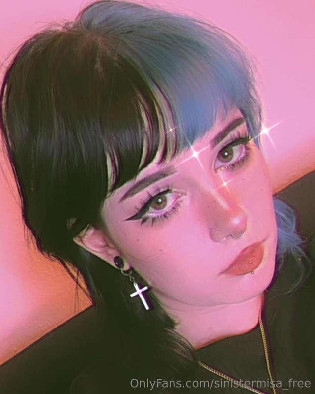 My hobbies include overthinking and under-sleeping 🤭