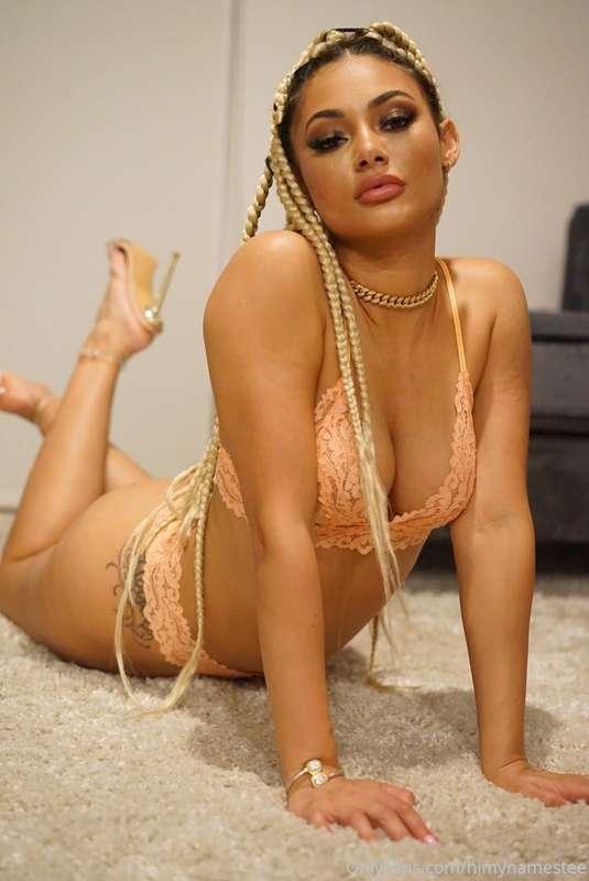 I stretch better when you’re watching 😏
