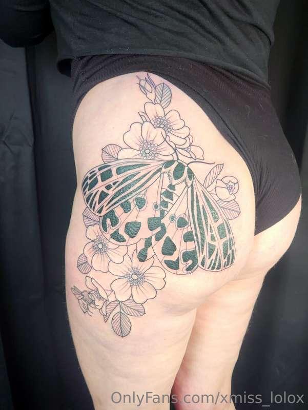 It's all finished!! 6 hours total! Swipe for full color 😍