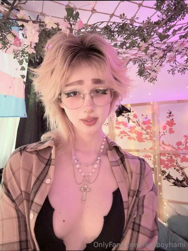 good morning lovelies! :3 I was at a pride march yday! it wa..