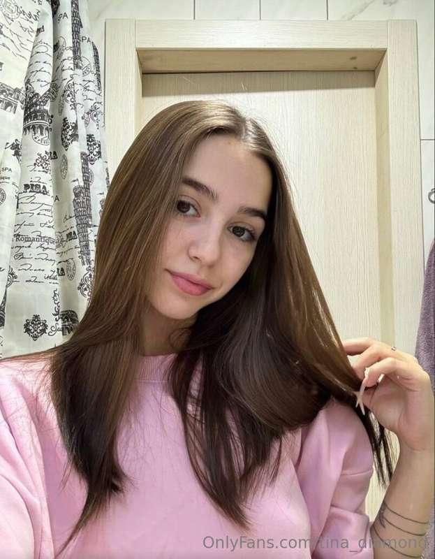 💥@m.e_alexa💥She dumped her boyfriend and started OF just to ..