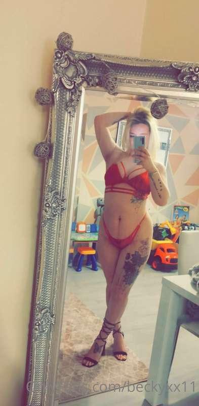 We all love ❤️ abit of sexy red 😍 now rip my panties off