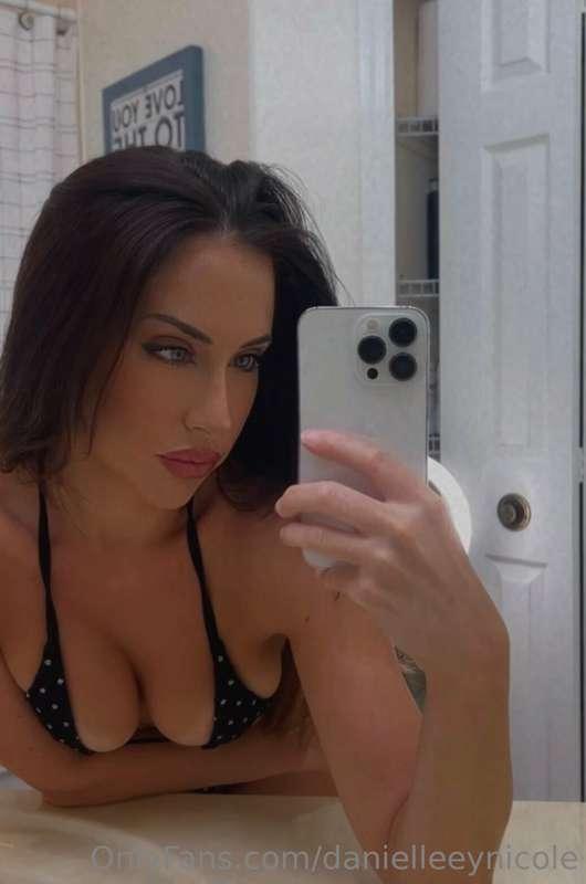 danielleeynicole image #0