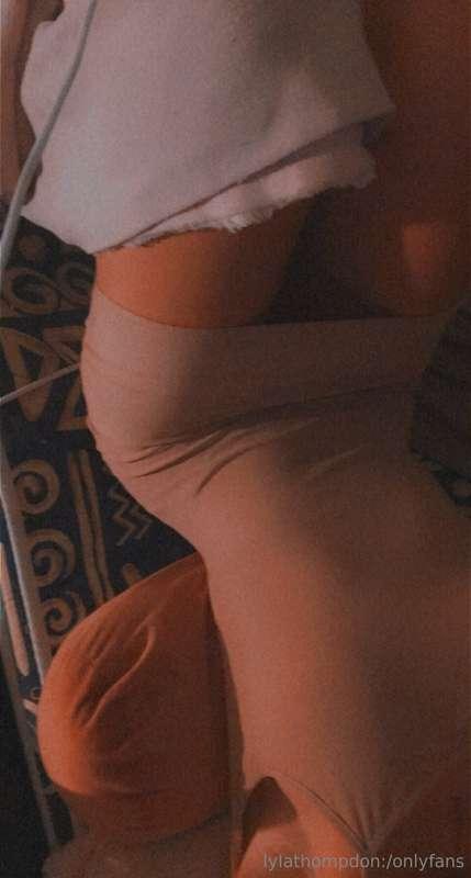 i’m bored 🥱 someone entertain me 😉😈
