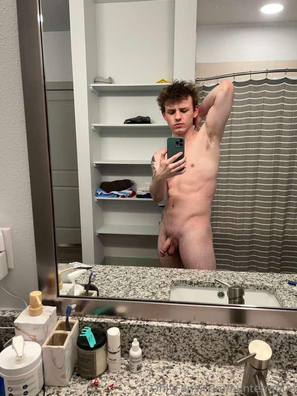 Pits and wet cock 😈