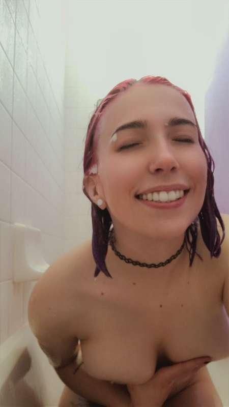 hiiiiiiiiiiiii its meee, im alive 😈yeah i love all yall sm