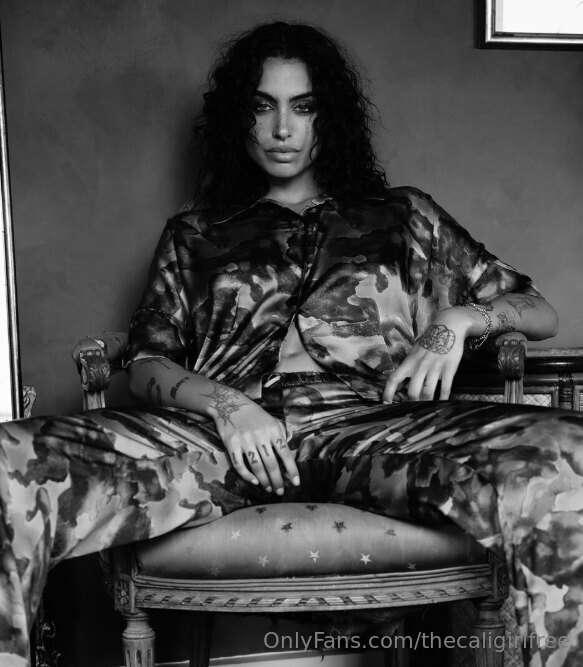 Hey daddy 🫦DM me on my main page.https://onlyfans.com/thecal..