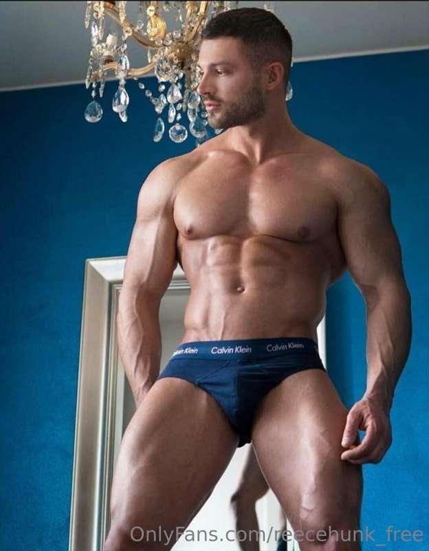 🥵THE BEST ITALIAN STEEL MAN🥵 ONLY 5,99 FOR THE WEEKEND 💦💦
He..