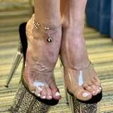 the_queens_feet