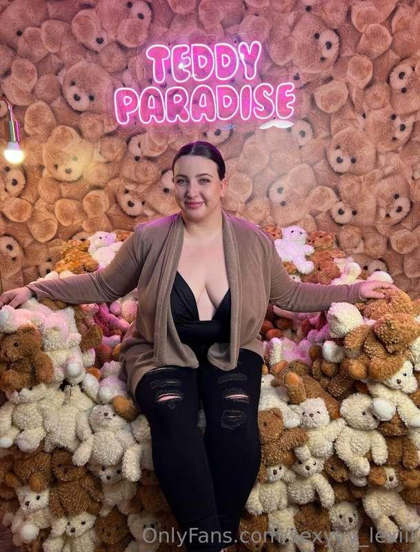 I heard you like teddy bears. You can give me a cuddle. 🙈