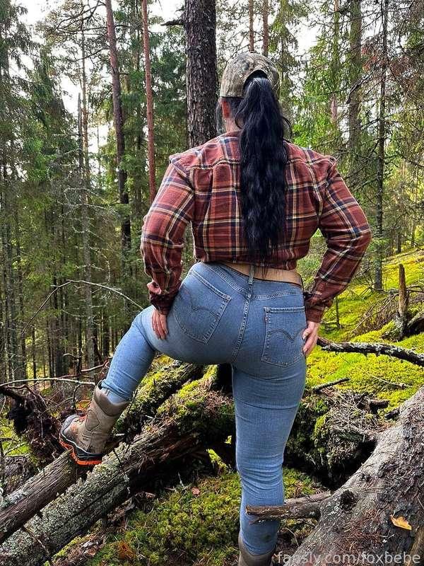 #FYP
Let’s fuck with the view. 🌲😈