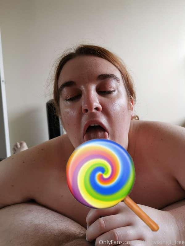 Lick like a lollipop!
@hbabyxoxo