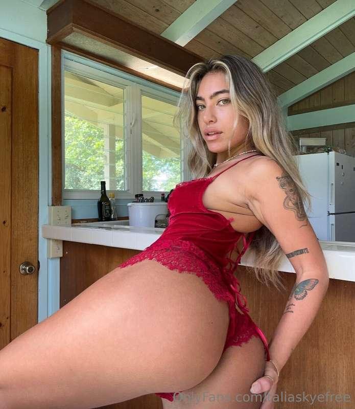 Do I look good in red? 😏