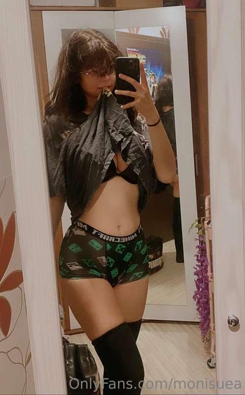 Hot girls wear minecraft boxer 💚