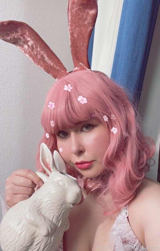 welcome to the bunny maid cafe, what would you like to drink..