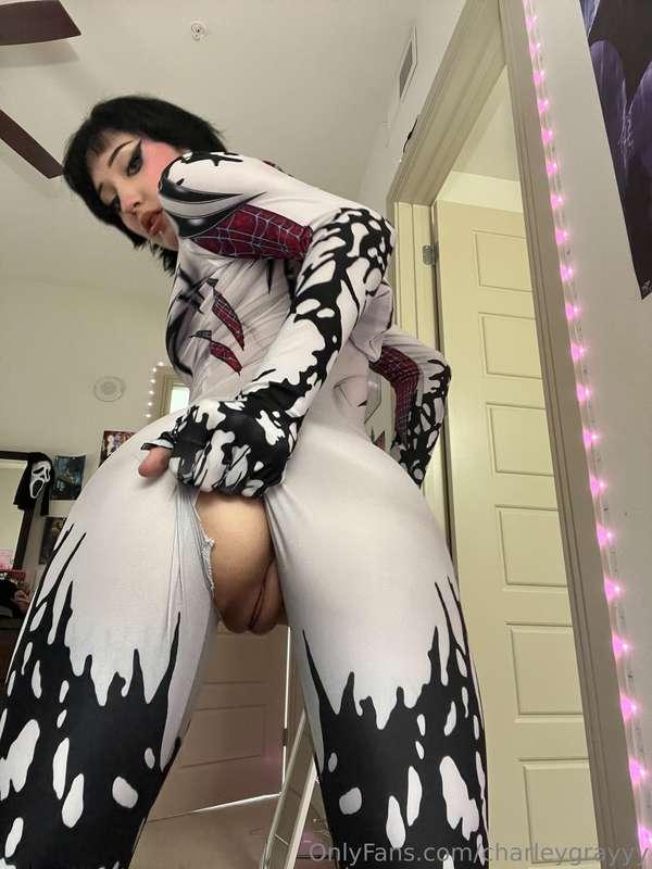 SPIDER WOMANNN