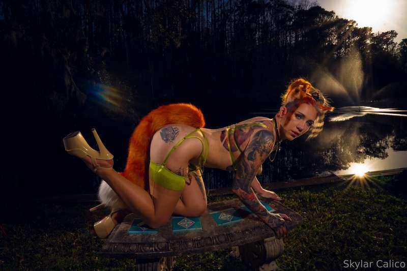 Move my tail to the side and pound me from behind 😈