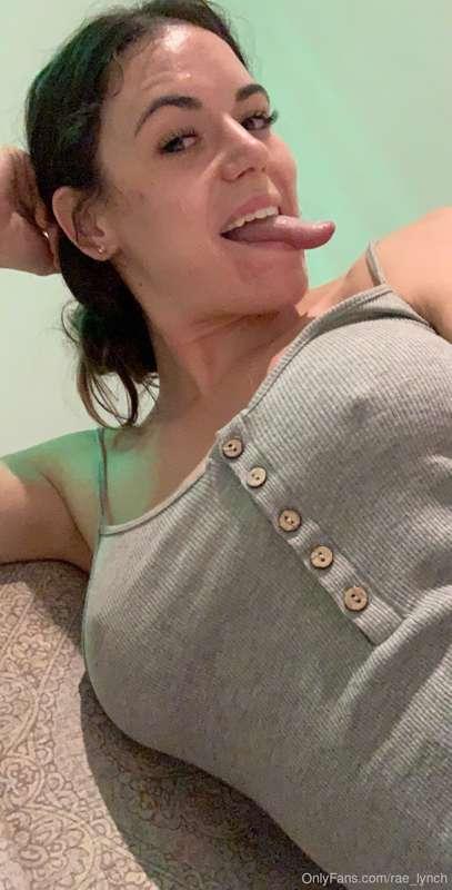 Do like my long tongue? What do you want me to do with it? 👅