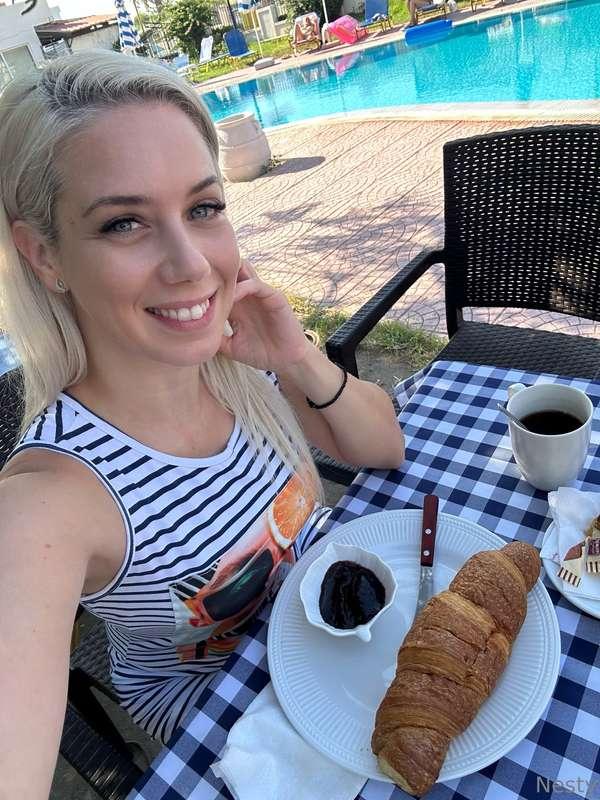 Good morning guys! 💋 Breakfast with Me? 🥐☕️
