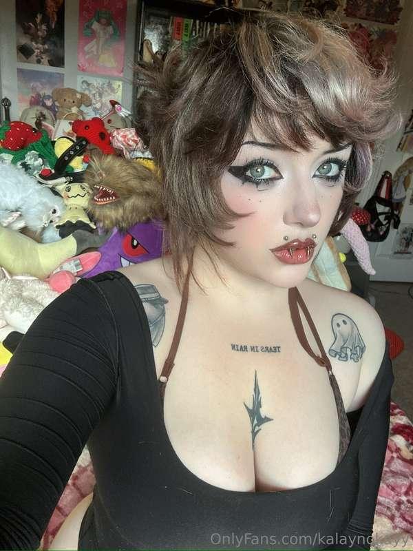 stare as long as you need... I like it! 💋