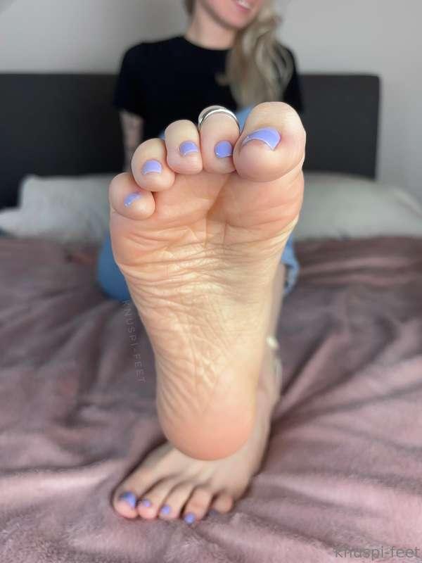 knuspi-feet image #2