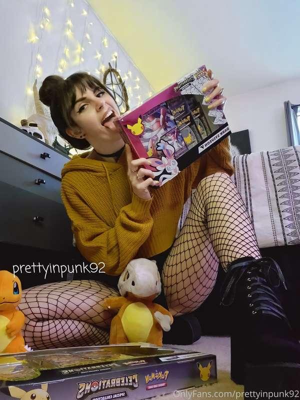 Pokémon and pizza are a fantastic way to get into my pants. ..