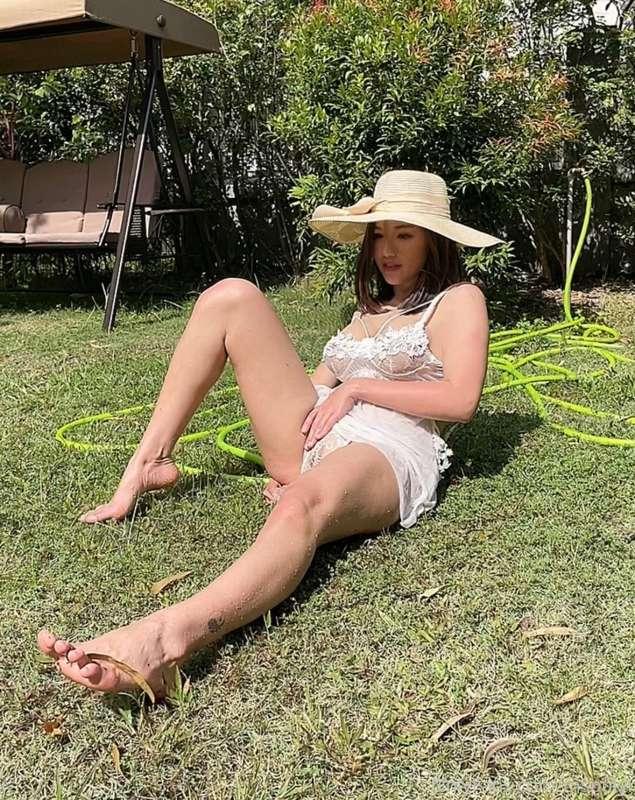 Masturbating while gardening. I feel so fresh omg