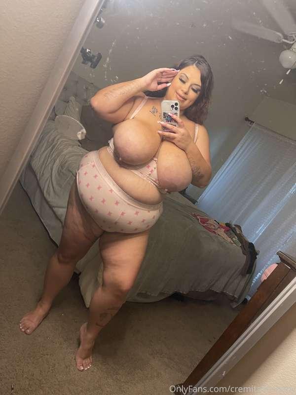 Going LIVE at 9pm central. 
Cum see me 😘