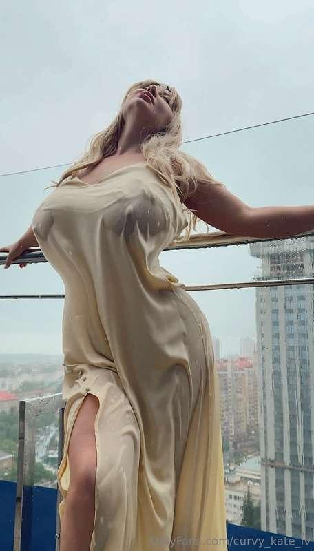 I love the rain, I really do!!! 😍💦 It gives me an incredible..