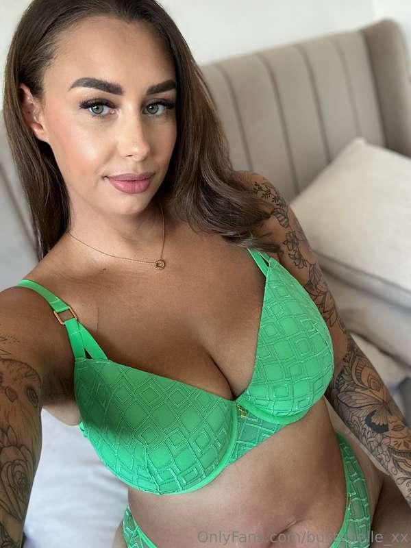 Small waist, tight pussy and big tits 😜