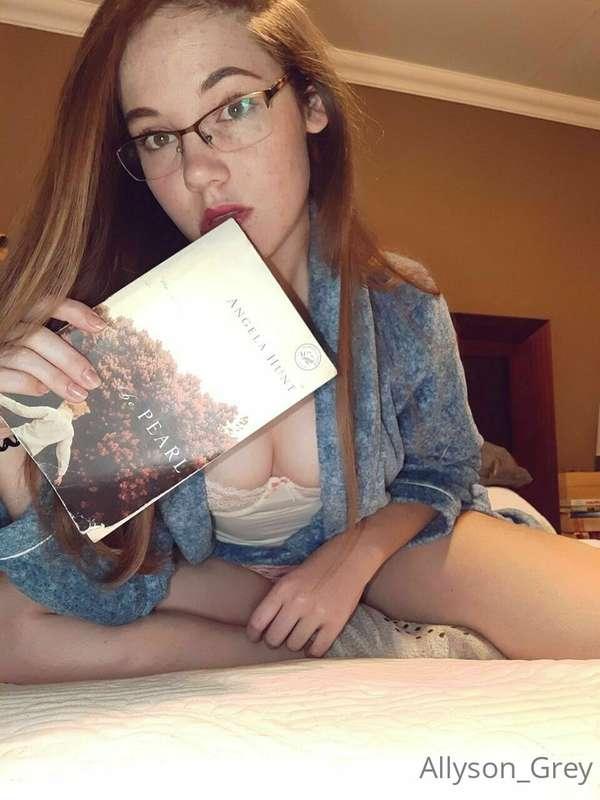 Book worm 🐛 

Dont forget to check out ur dm. My last post....