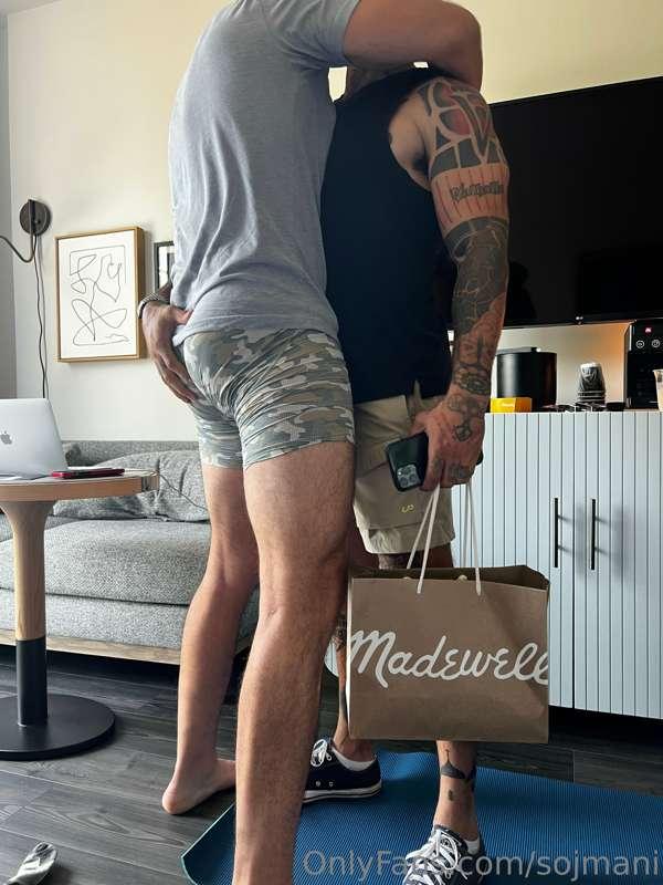 Got a hotel , he’s heeeeeere come to daddy big boy. Stay tun..