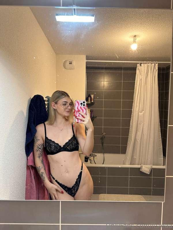 Join me to the shower to wash my body 🧽 🛀