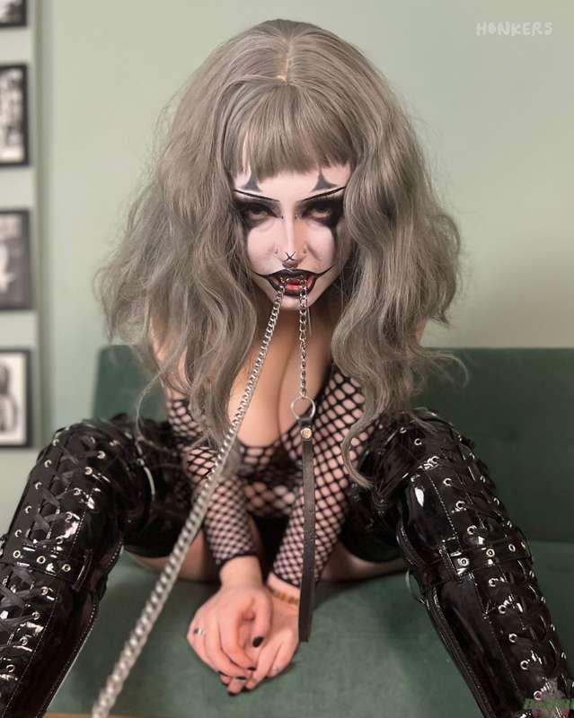 Important question! Do you prefer to be dominant or submissive? Or a little of both? 😈