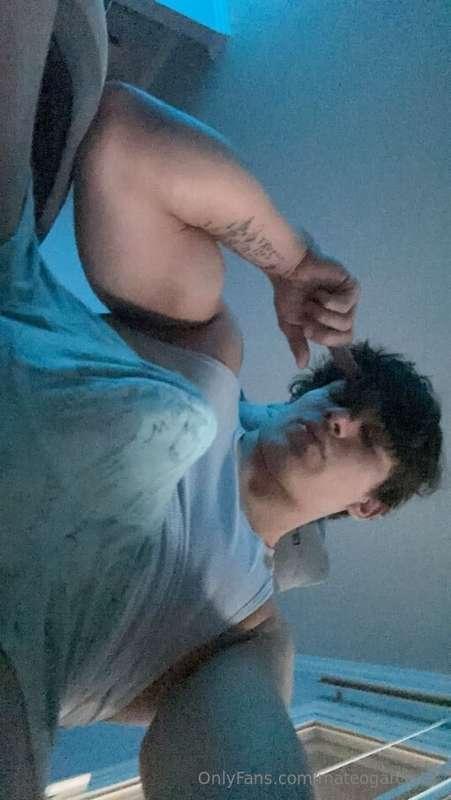 hey guys! meet my friend leo 🤭 hes 19 yo and i met him at a ..