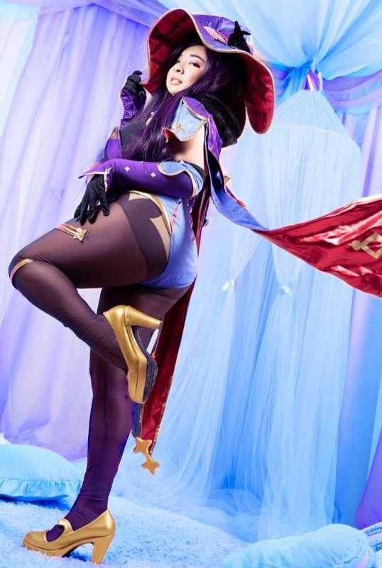 Cosplay preview: Mona from Genshin Impact