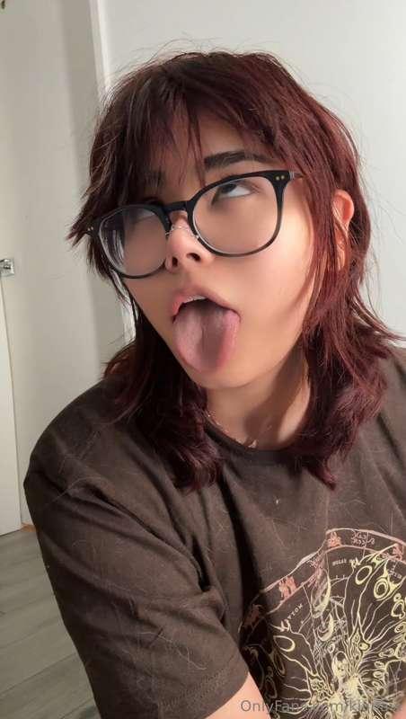 Rate my ahegao face 😣