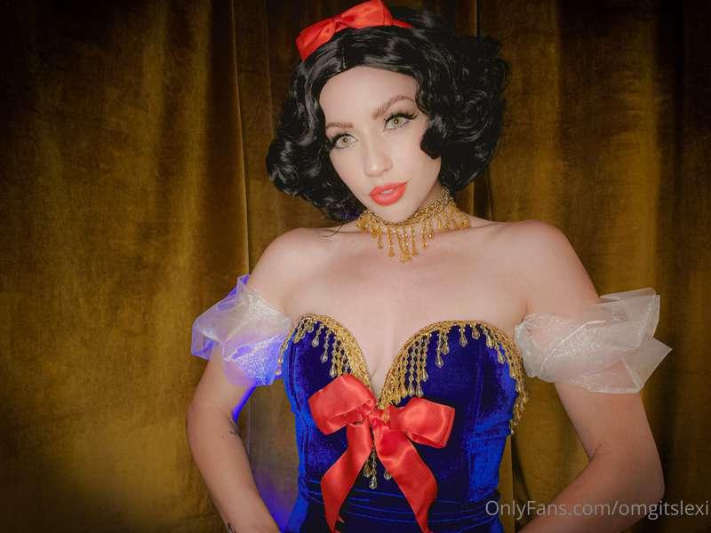 Mirror mirror on the wall, who's the sexiest of them all?