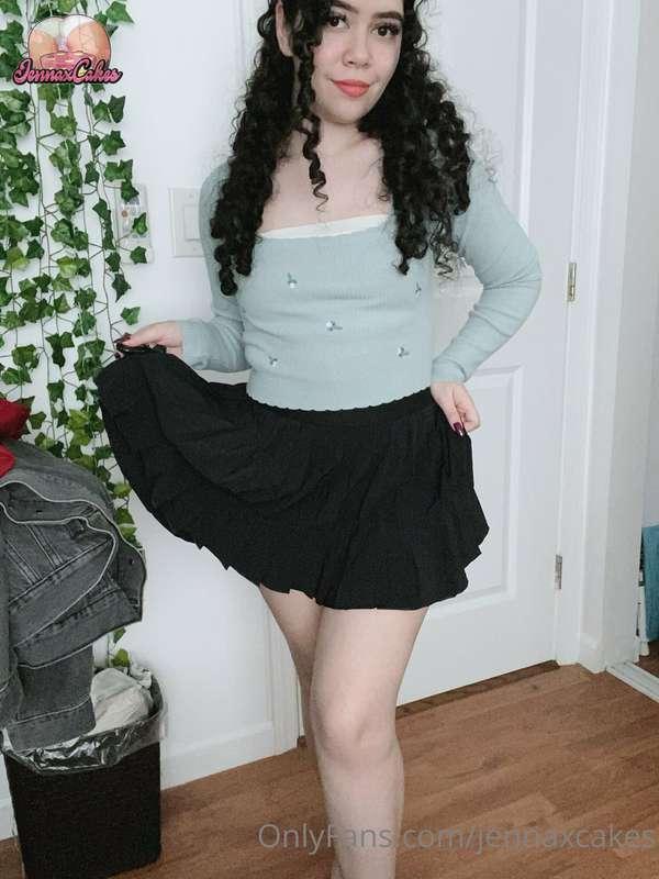 do you think my skirt is cute 👉🏻👈🏻 ?