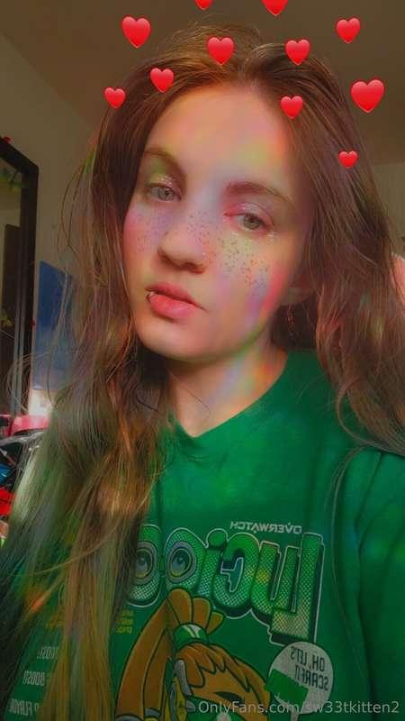 Swipe to see some glitch titties!!