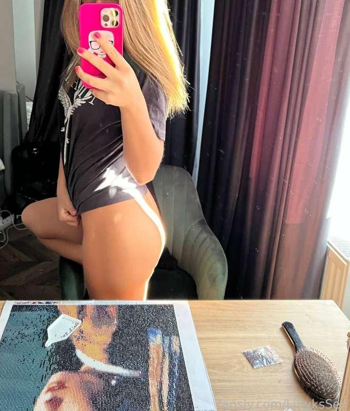 𝘐𝘧 𝘺𝘰𝘶 𝘸𝘢𝘯𝘵 𝘮𝘦 𝘵𝘰 𝘴𝘵𝘳𝘪𝘱, 𝘺𝘰𝘶'𝘷𝘦 𝘨𝘰𝘵 𝘵𝘰 𝘵𝘪𝘱!😛
