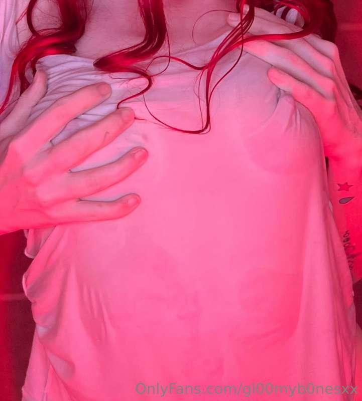 gl00myb0nesx image #1