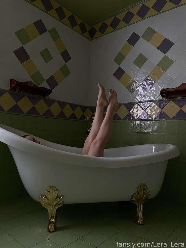 Feet in bath💦


#feet #footfetish #aquaphilia #water #shower #bath #pool #mermaid