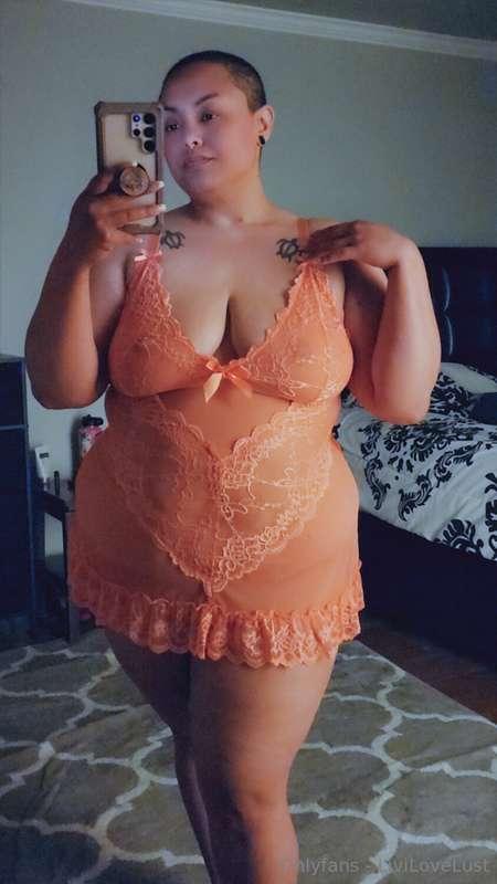 I bought this pretty coral nightie from work today 🥰 I feel ..