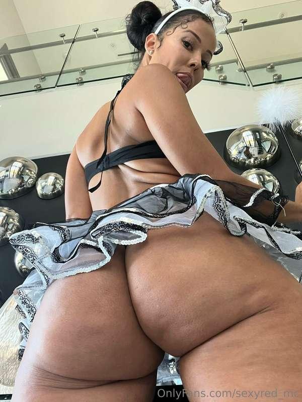 Need a sexy maid for the day? 👀