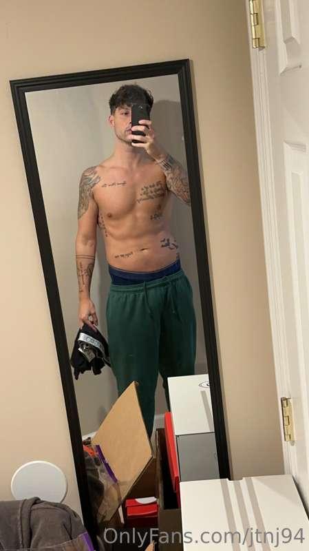 in california for the weekend, i’ll send out some dick shots..