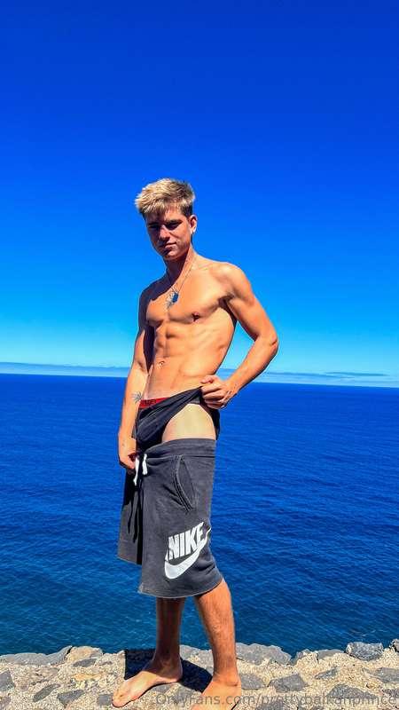 Which view is better ? 👀❤️  Wish you a great great day, you ..