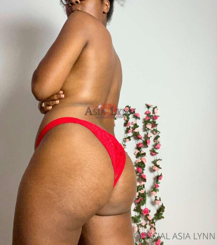 ass 10/10 in panties @xasialynxx